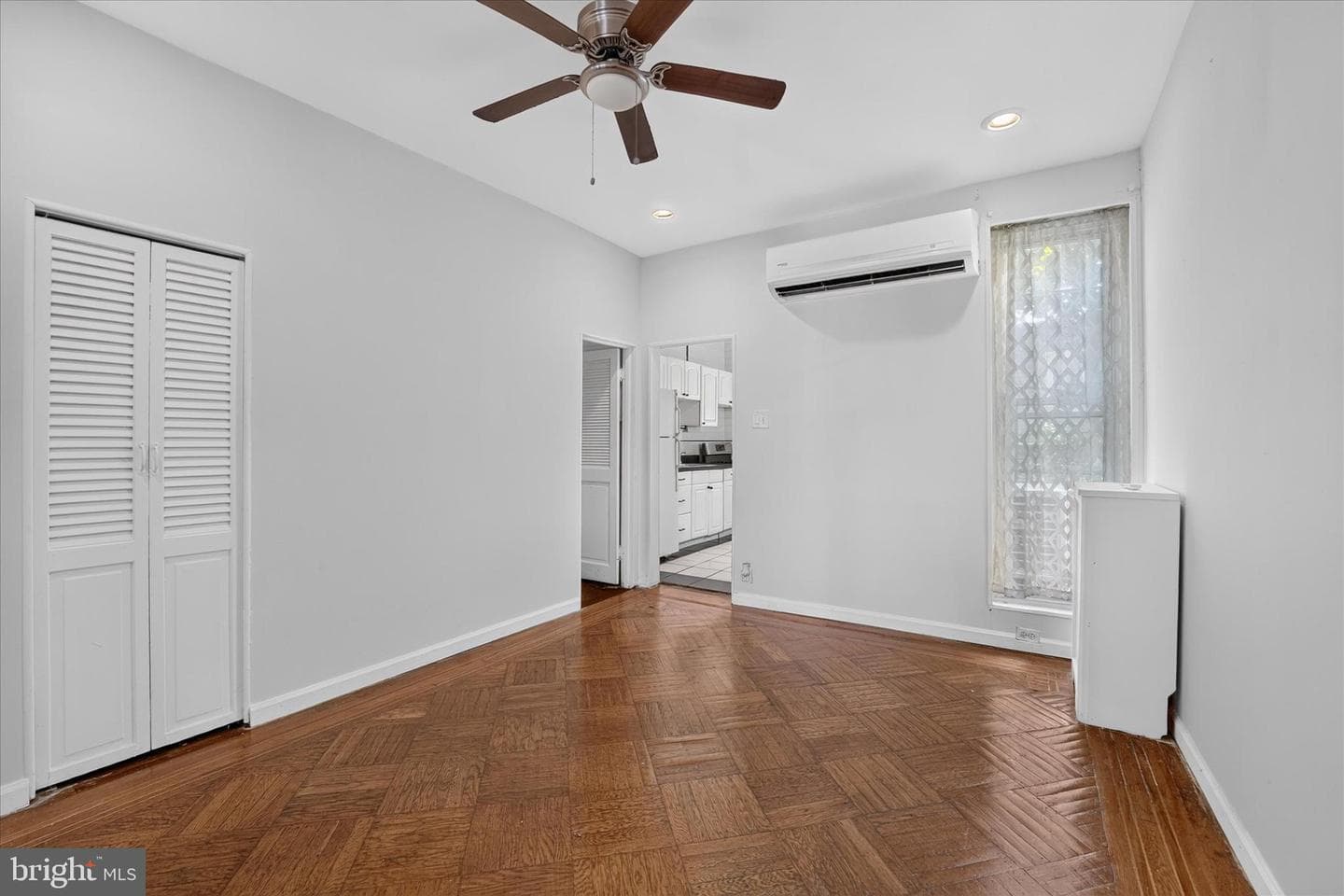5442 Whitby Avenue photo 17