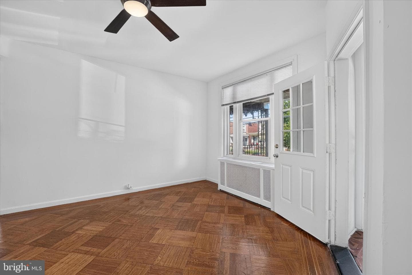 5442 Whitby Avenue photo 18