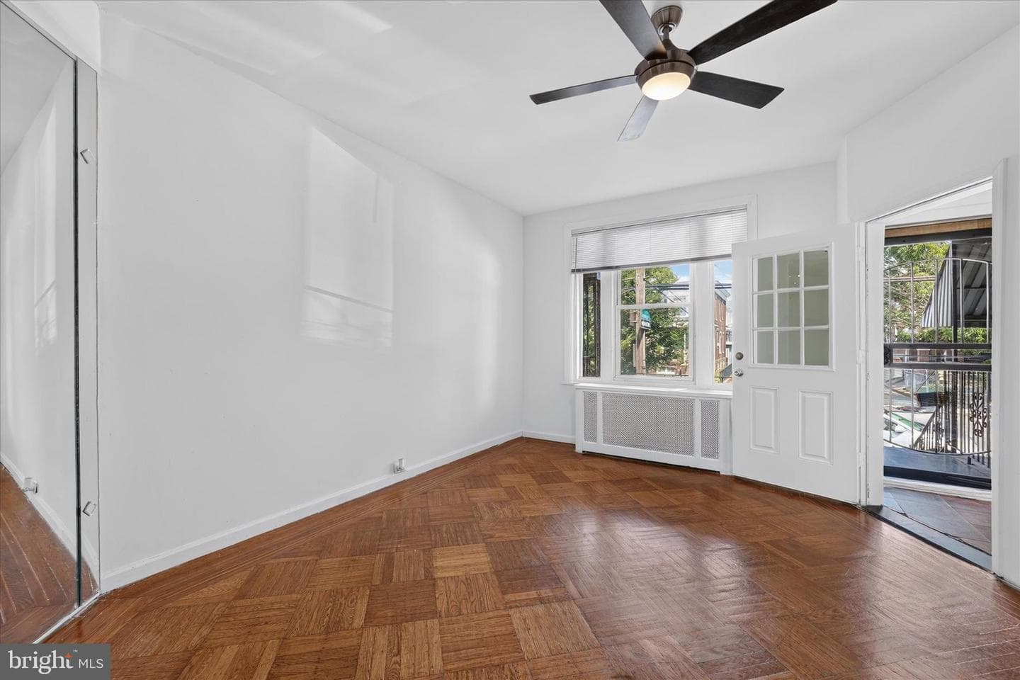 5442 Whitby Avenue photo 3