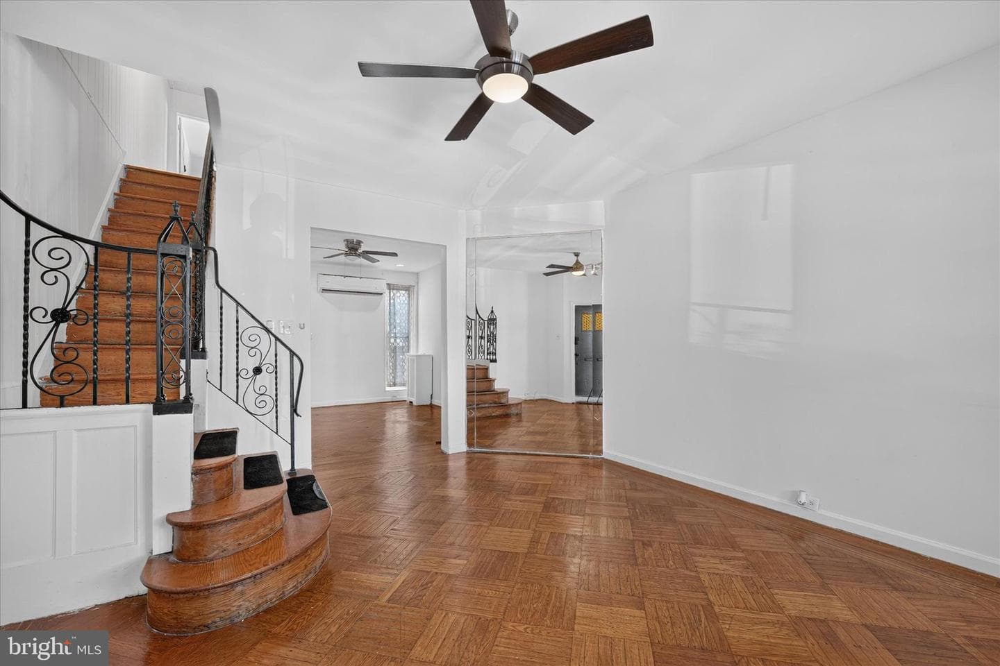 5442 Whitby Avenue photo 4