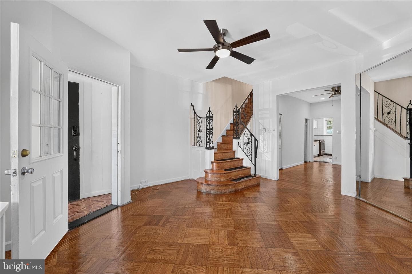 5442 Whitby Avenue photo 5