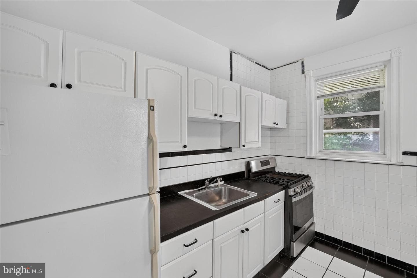 5442 Whitby Avenue photo 6