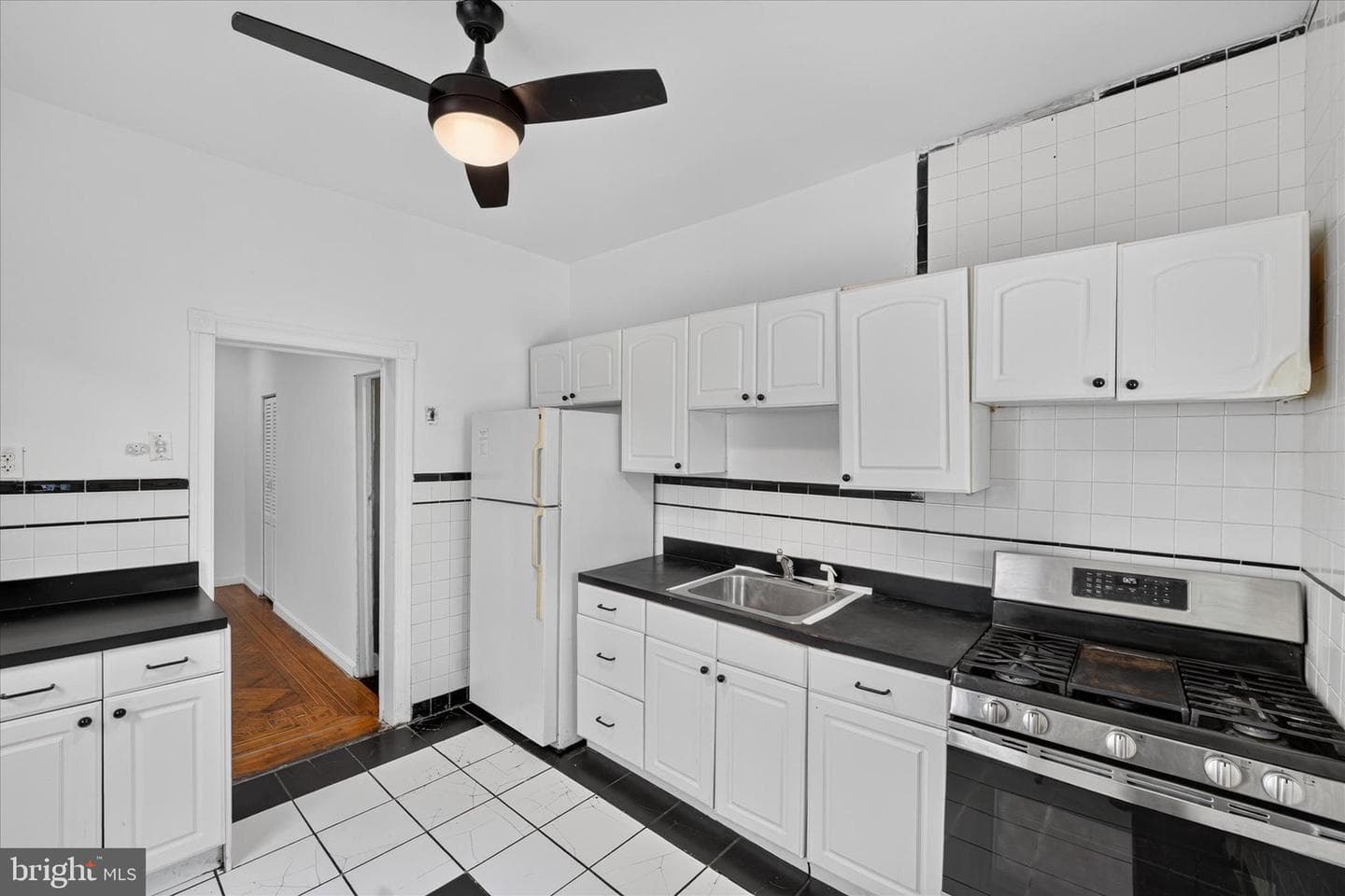 5442 Whitby Avenue photo 7