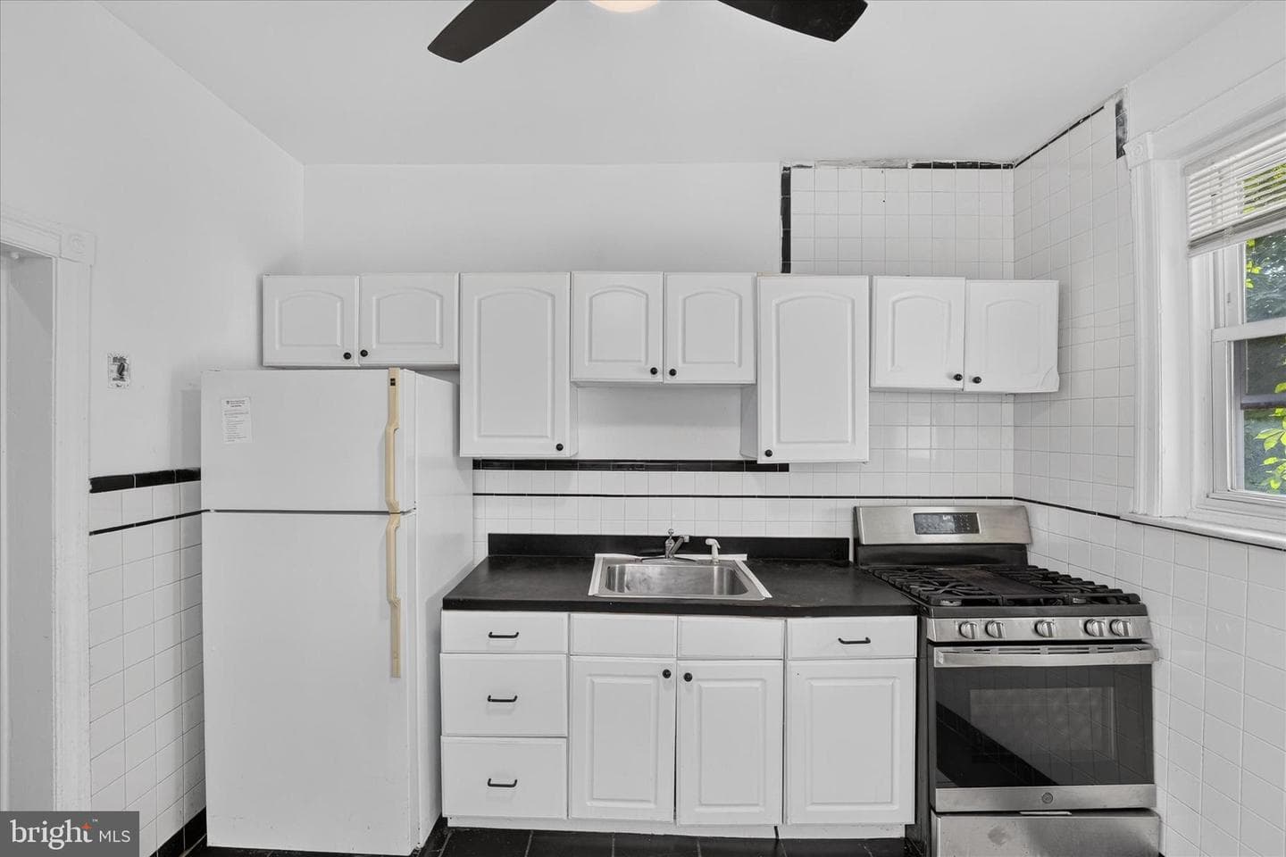 5442 Whitby Avenue photo 8