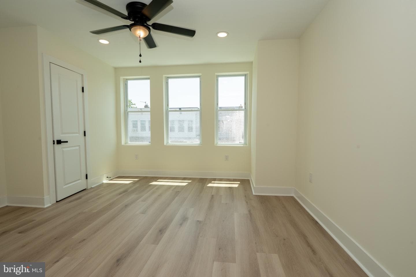 5751 Rodman Street photo 27