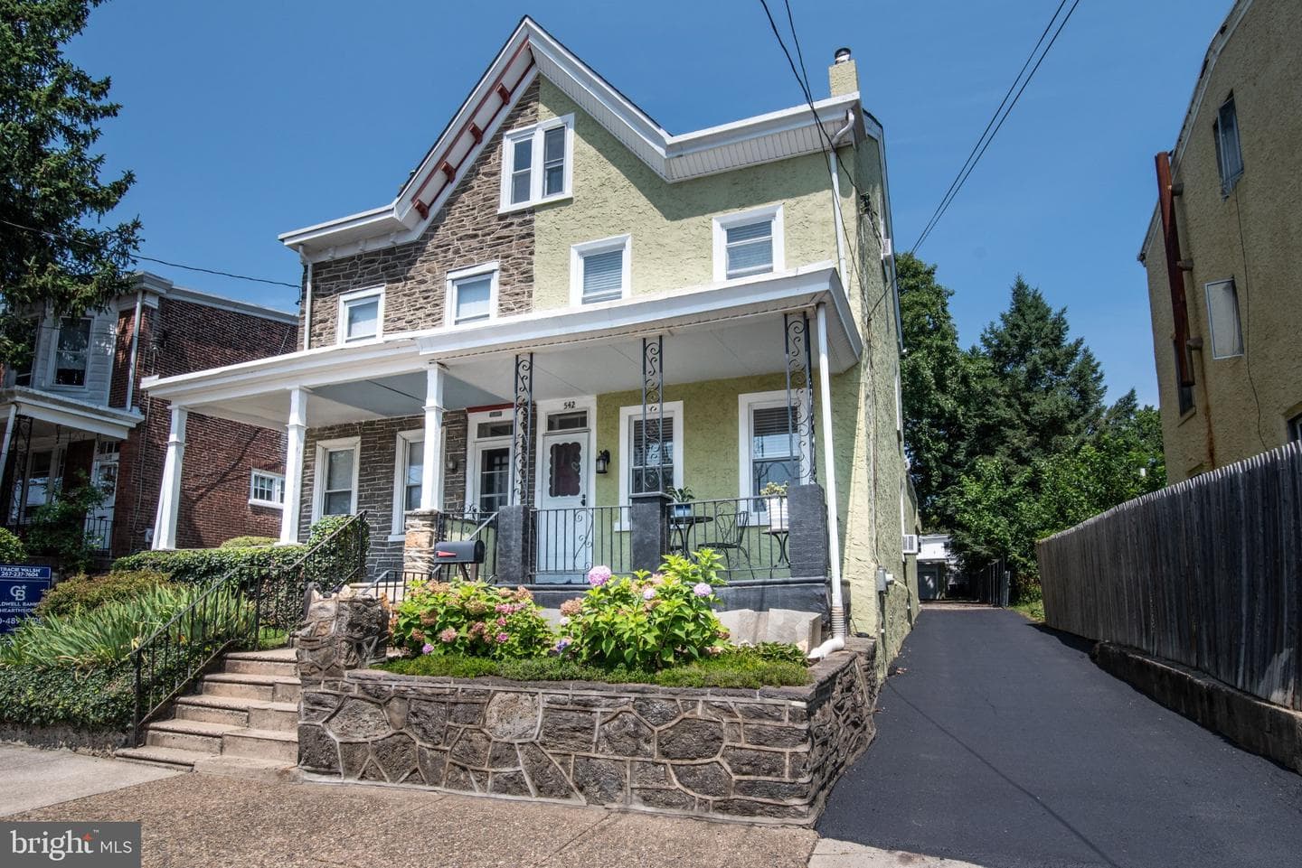 542 Dupont Street