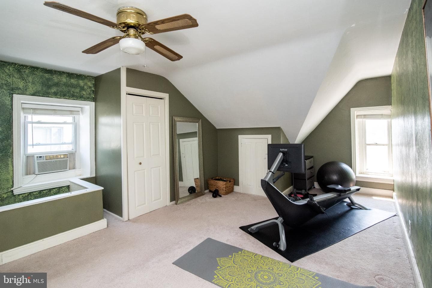 542 Dupont Street photo 17