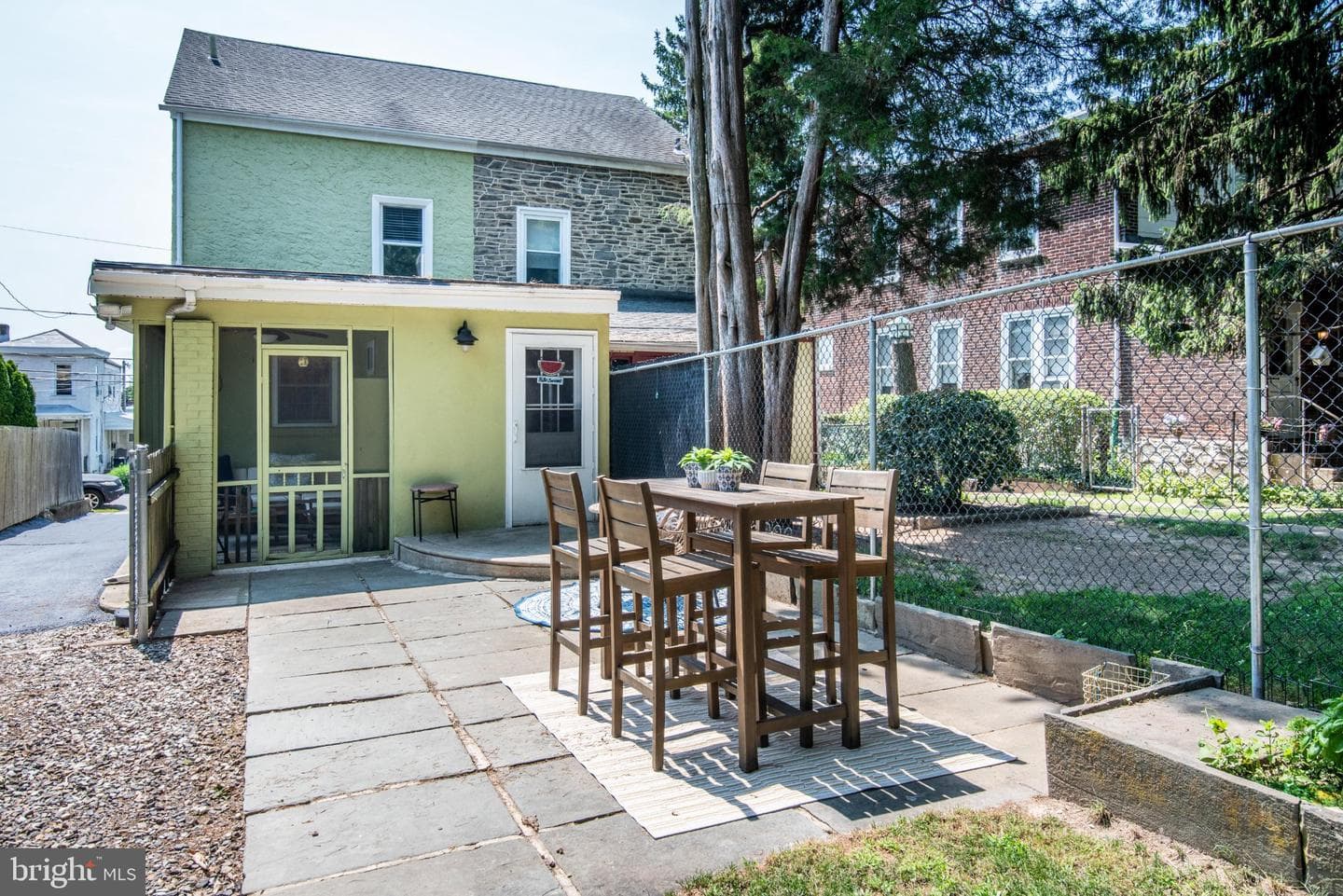 542 Dupont Street photo 19
