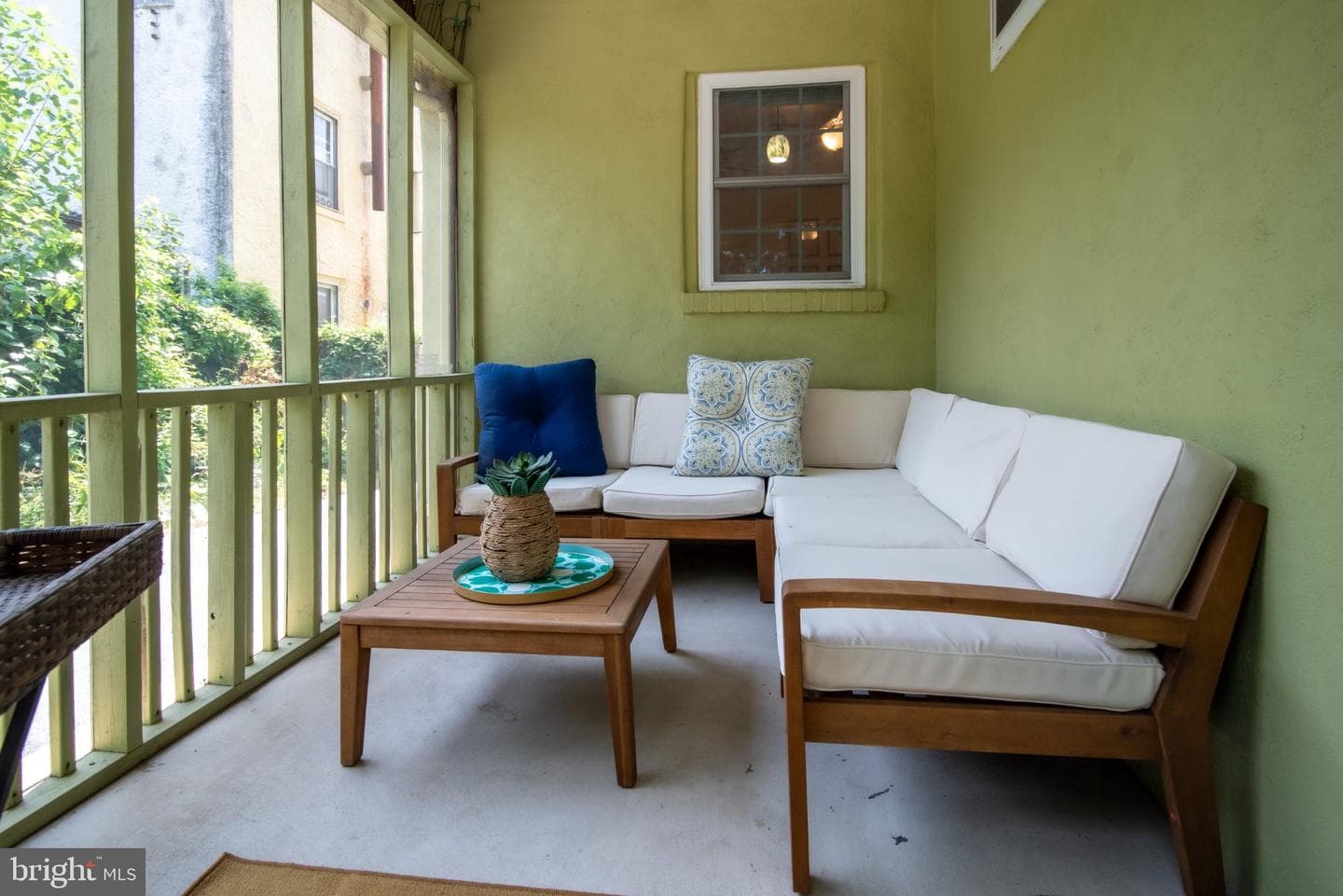 542 Dupont Street photo 20