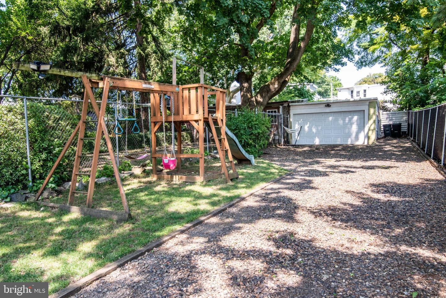 542 Dupont Street photo 21