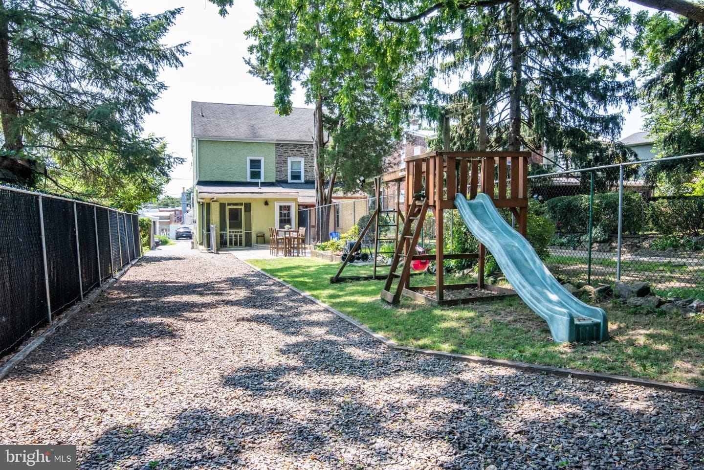 542 Dupont Street photo 22