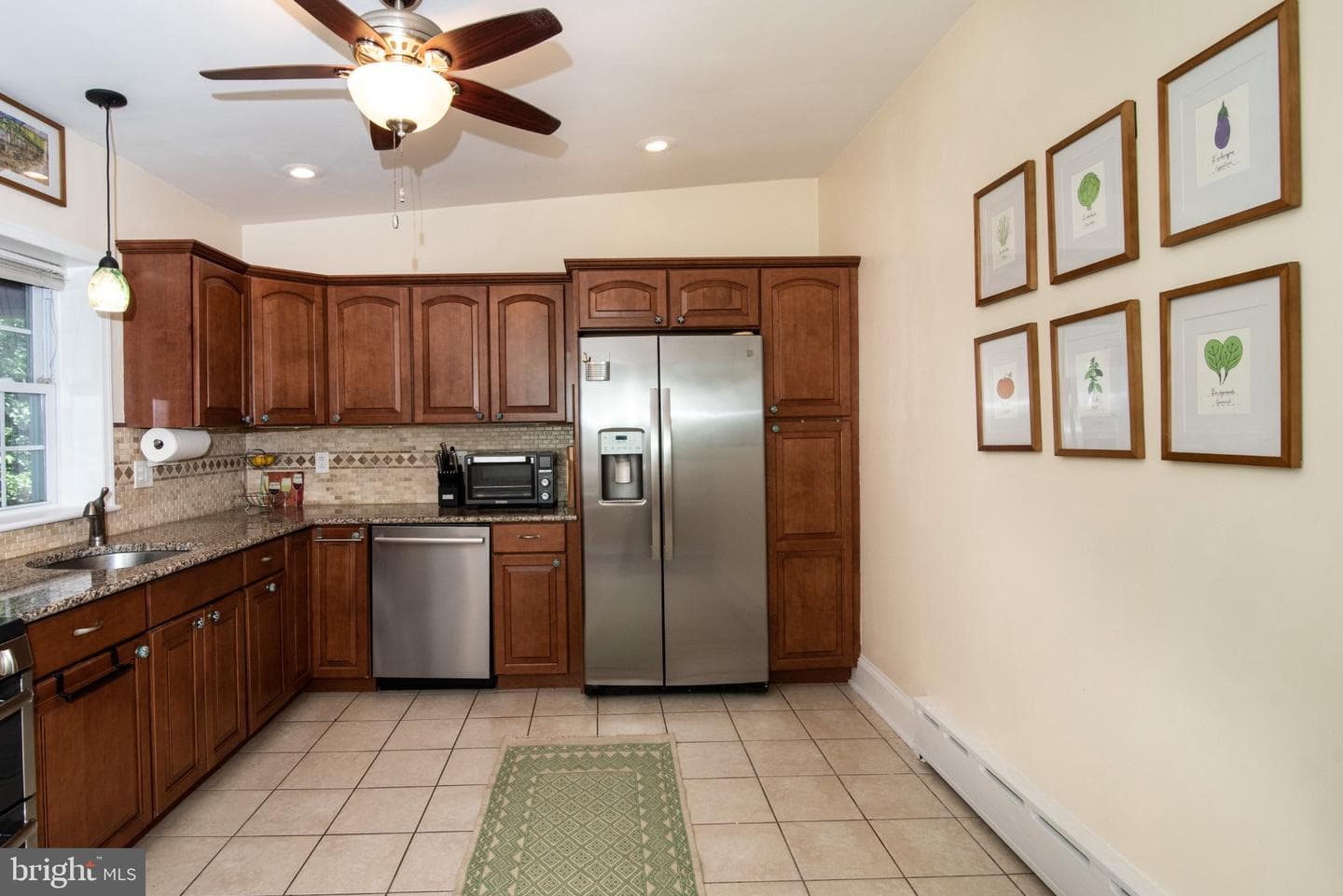 542 Dupont Street photo 9