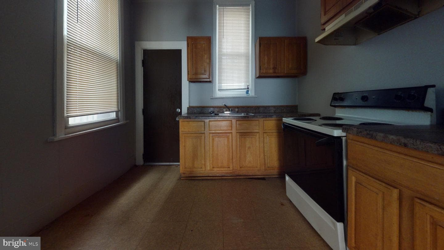 2842 N Taney Street photo 11