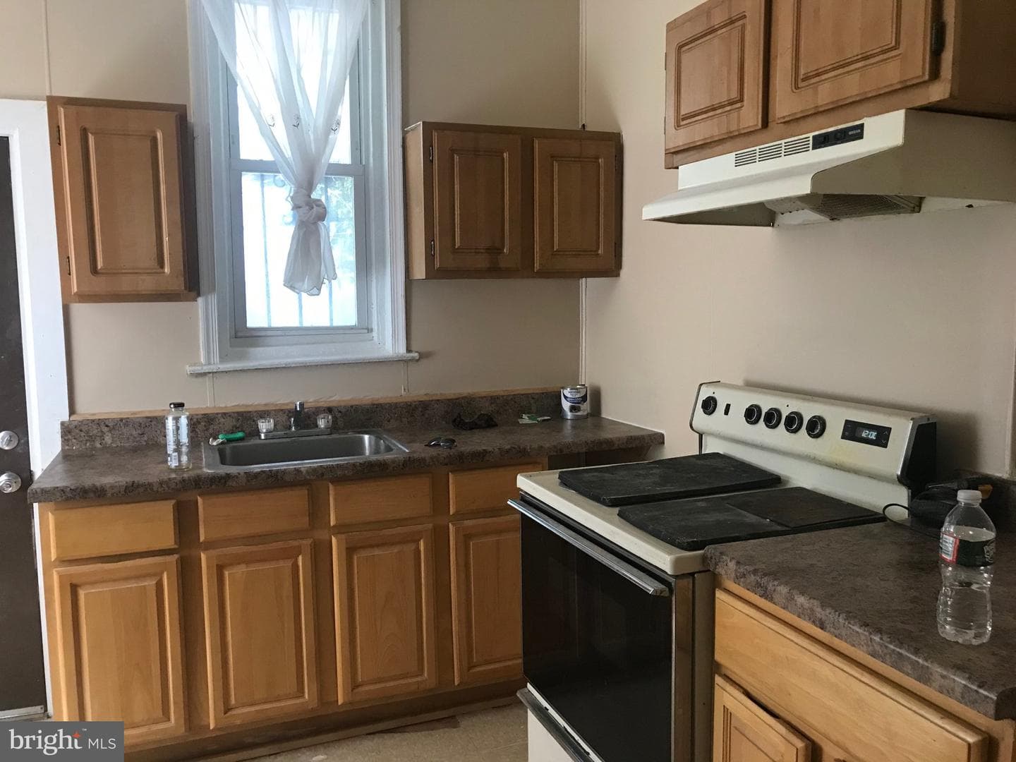 2842 N Taney Street photo 2