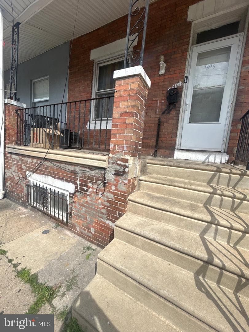 4508 Tackawanna Street photo 9