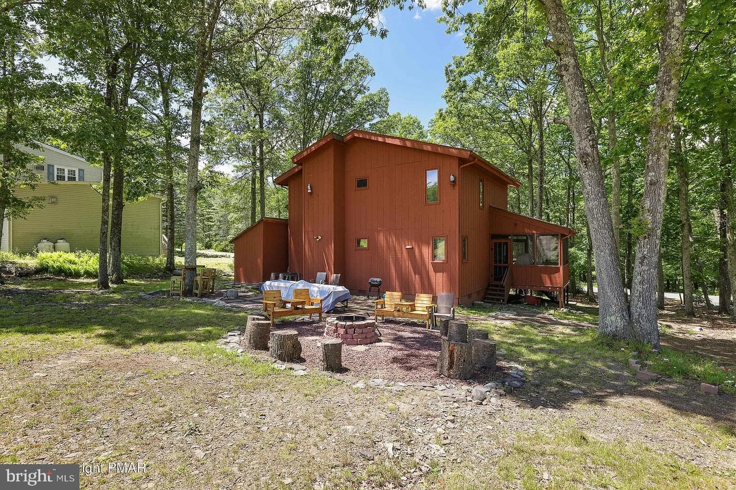 138 Banbury Drive photo 3