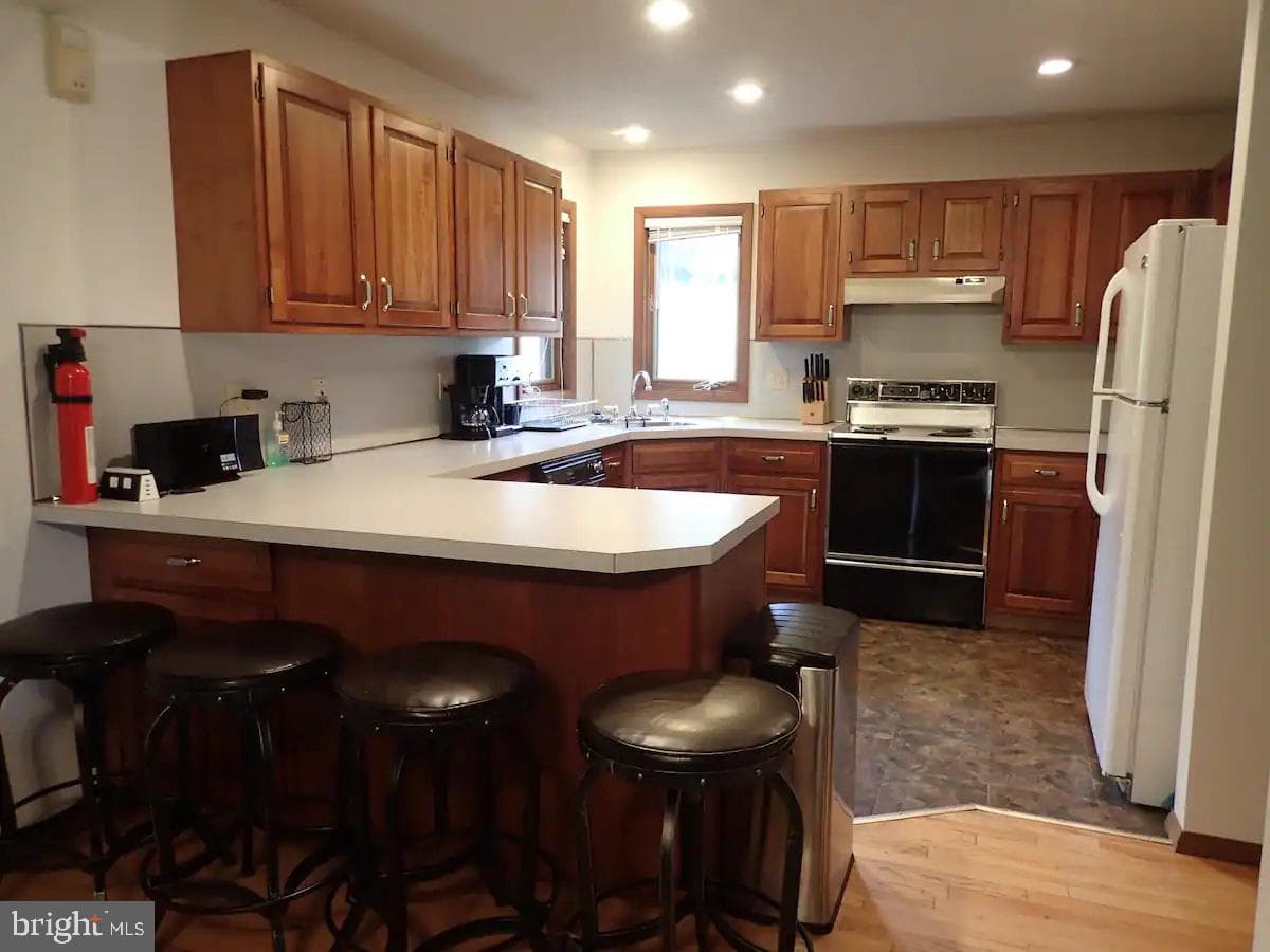 138 Banbury Drive photo 44