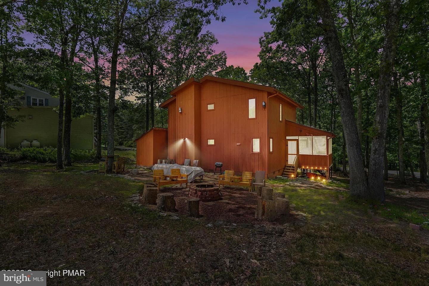 138 Banbury Drive photo 5