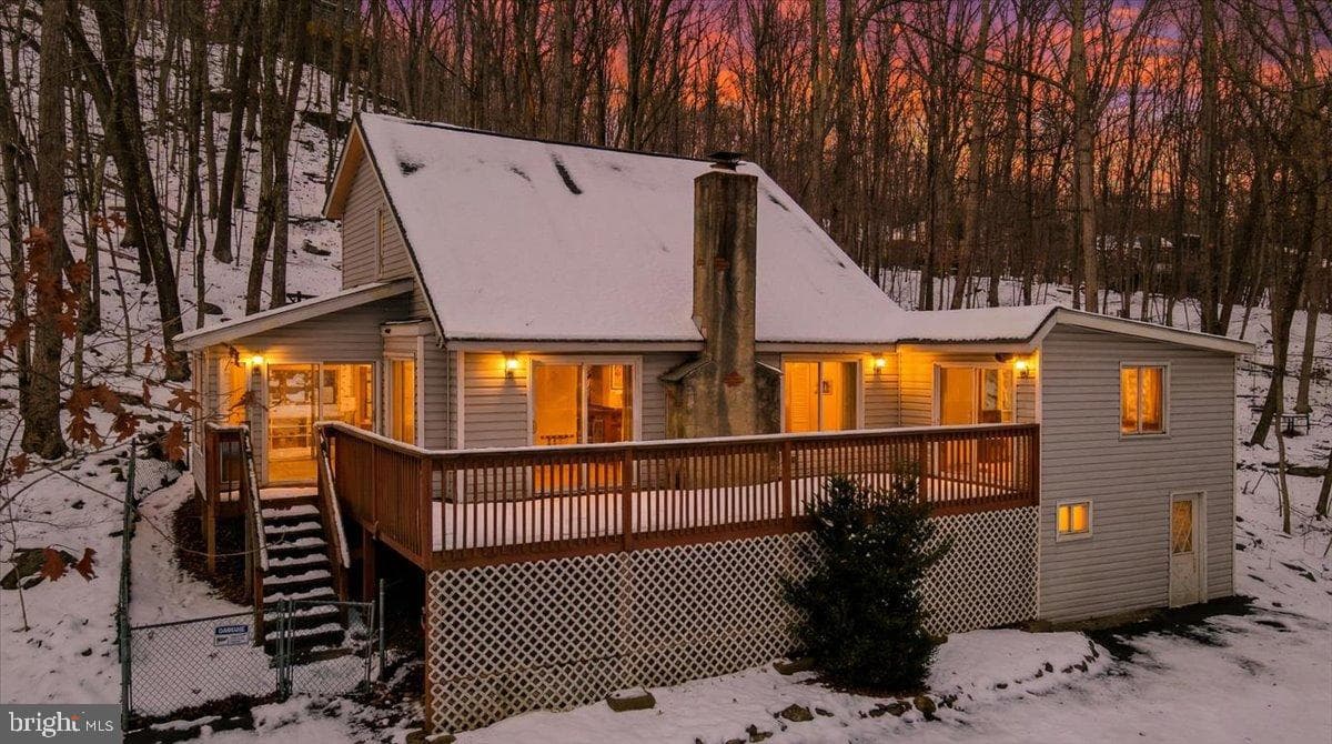 5695 Decker Road, Bushkill