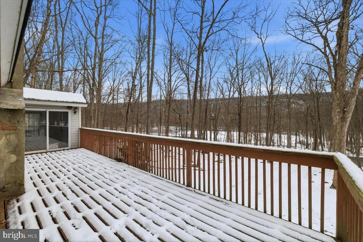5695 Decker Road, Bushkill