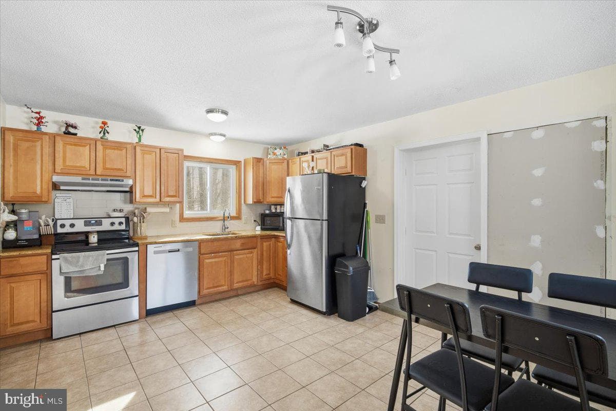 186 Pocono Boulevard photo 10