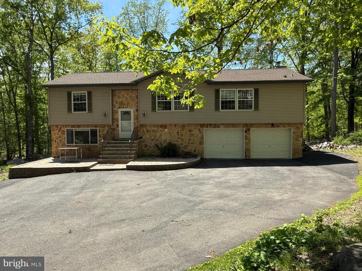 6486 Decker Road, Bushkill