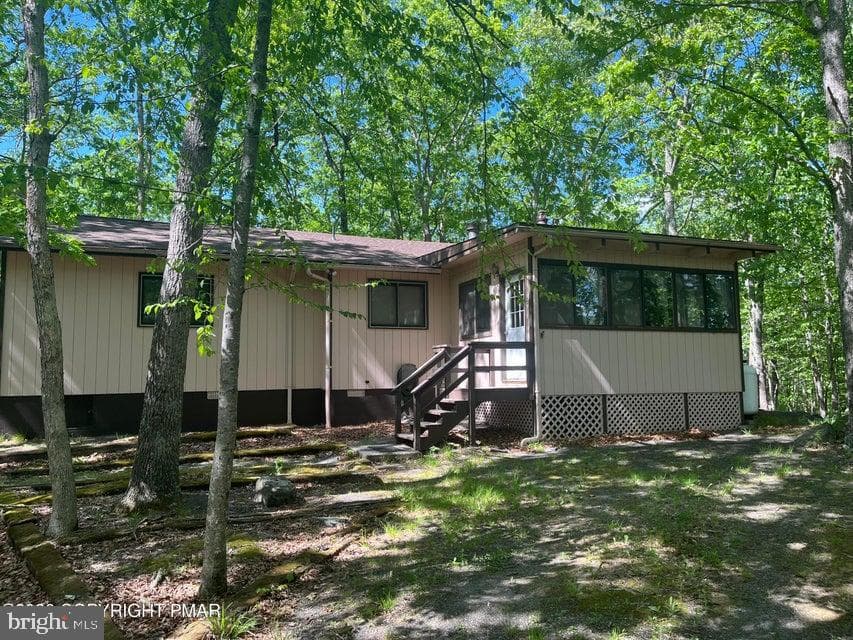 5970 Decker Road, Bushkill