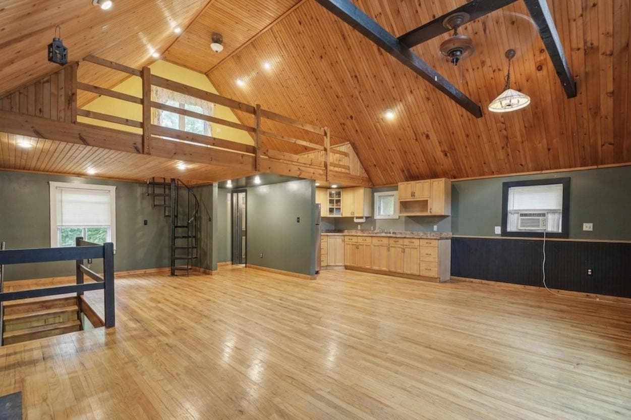 204 Mountain Drive, Dingmans Ferry