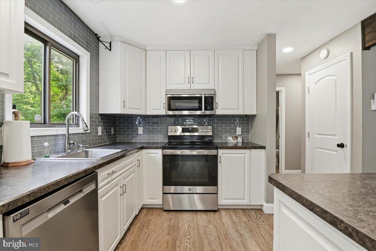 142 Saunders Drive photo 10