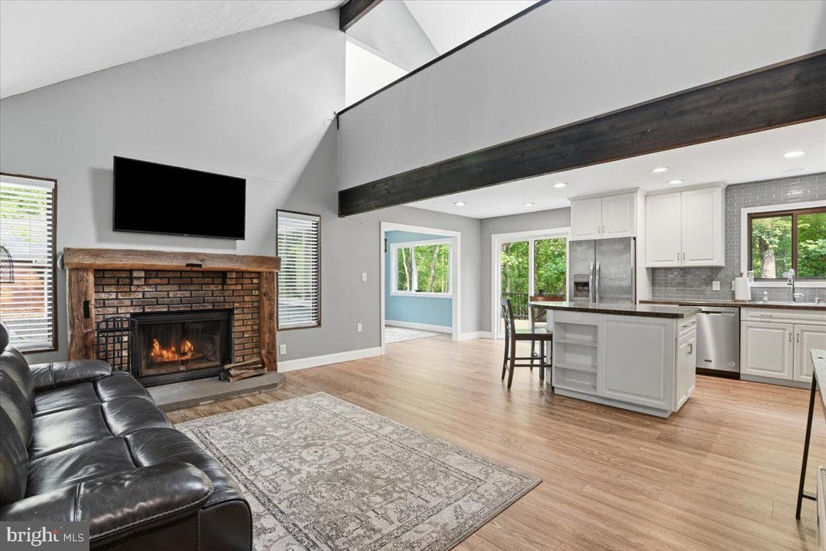 142 Saunders Drive photo 2