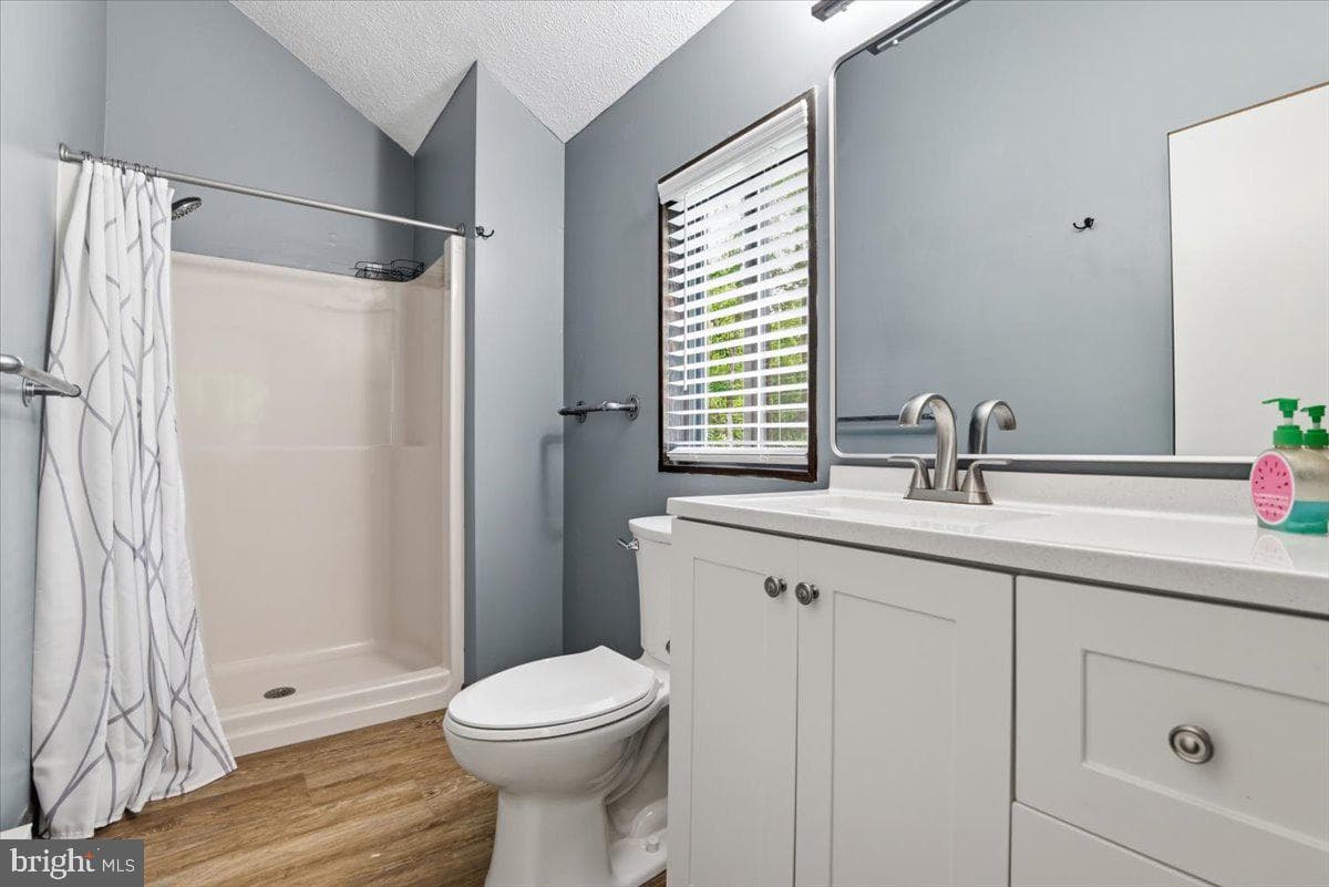142 Saunders Drive photo 27
