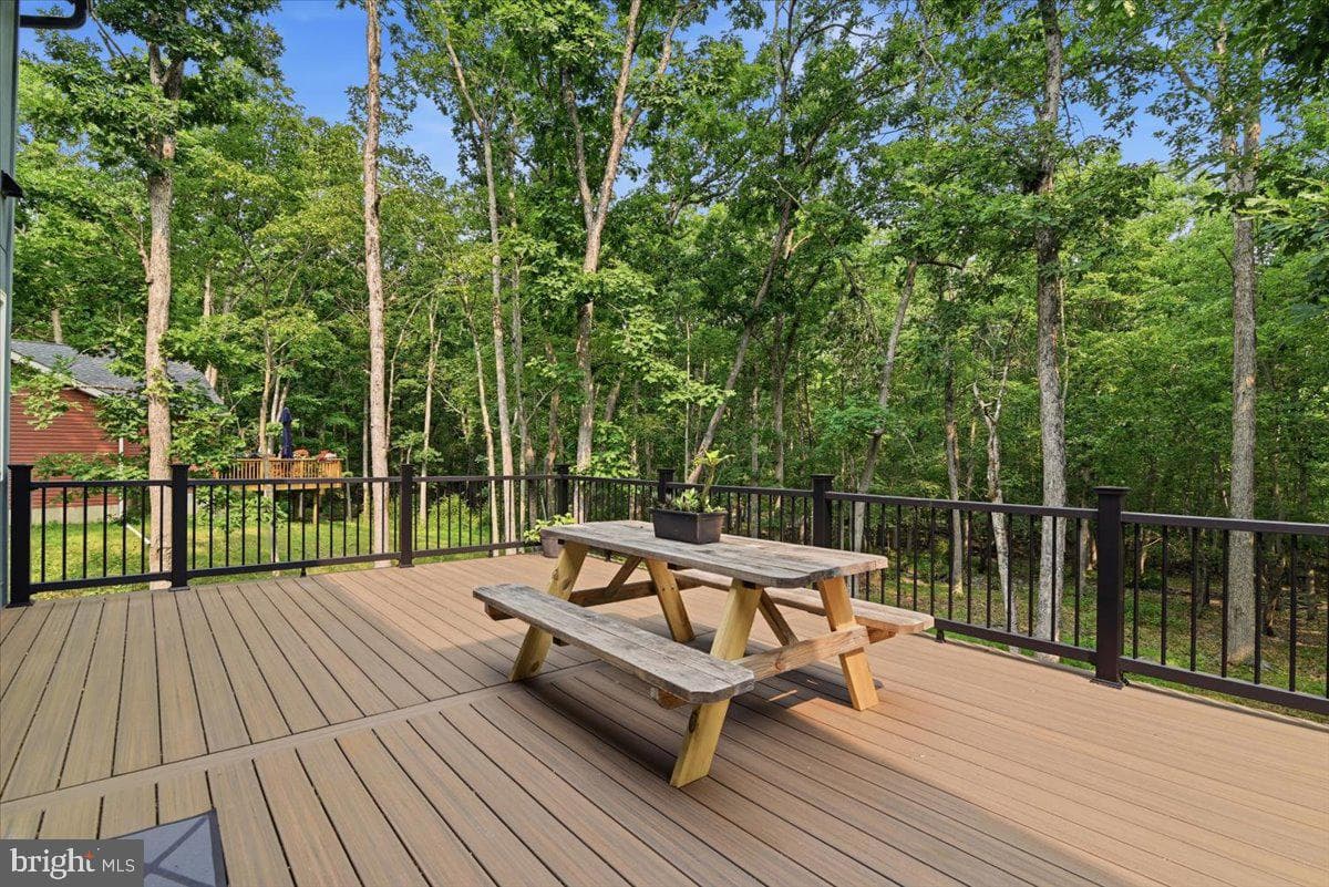142 Saunders Drive photo 29