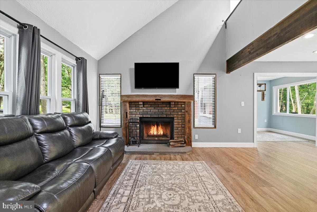 142 Saunders Drive photo 3