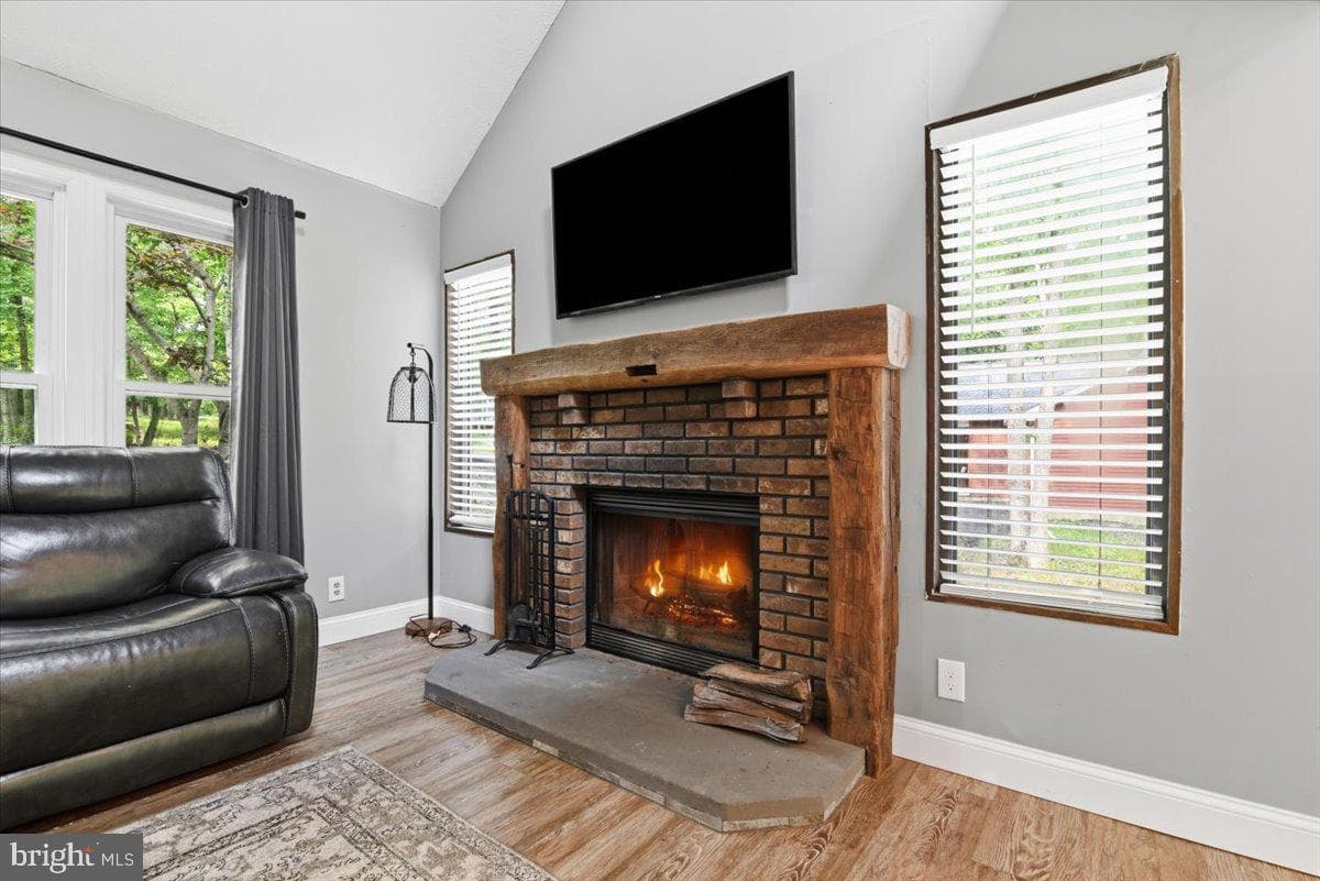 142 Saunders Drive photo 4