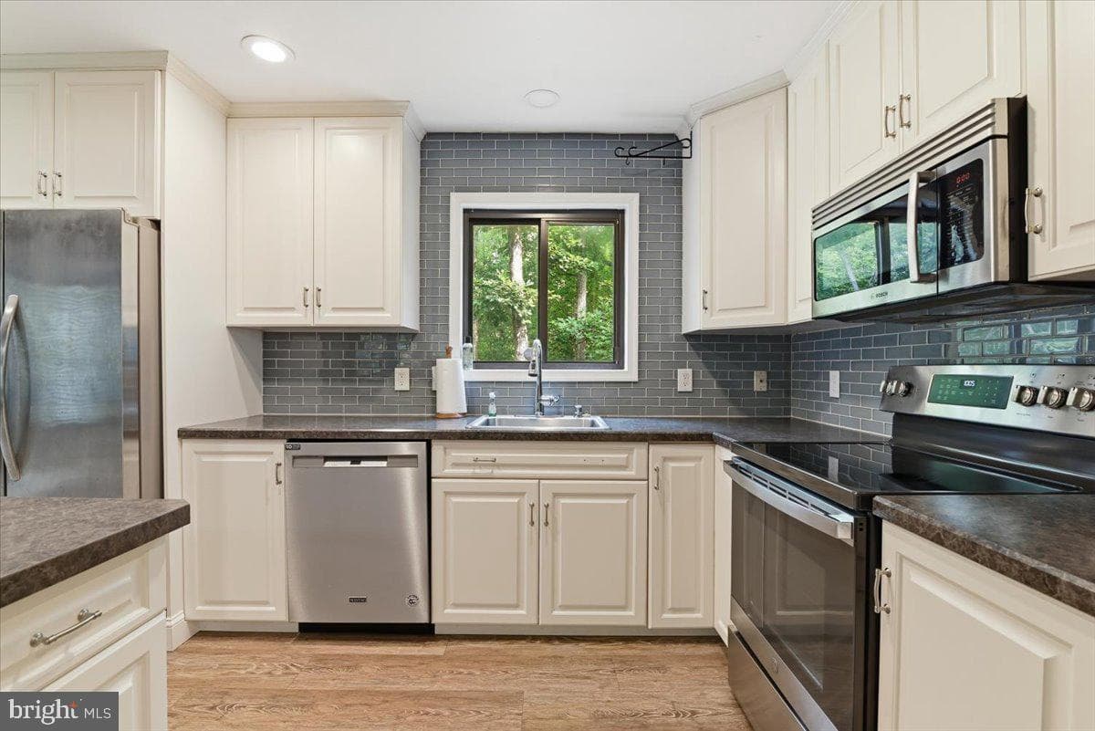 142 Saunders Drive photo 8