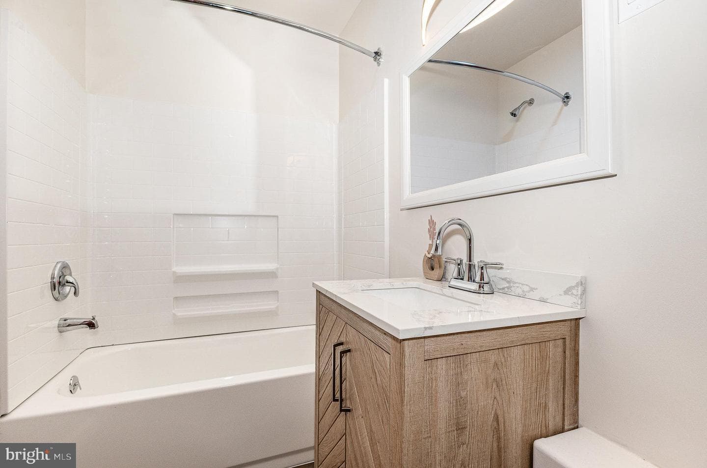 536 Lansvale Street photo 22