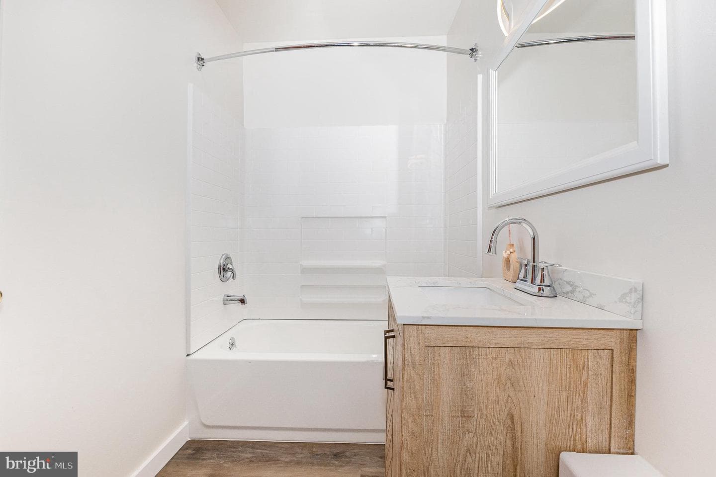 536 Lansvale Street photo 23