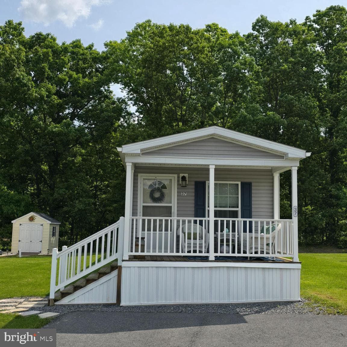37 Meadowview Drive photo 2