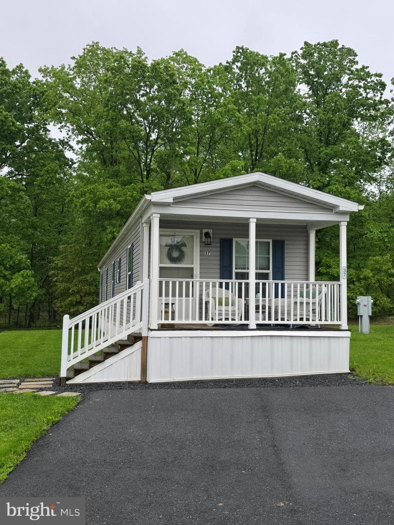 37 Meadowview Drive photo 3