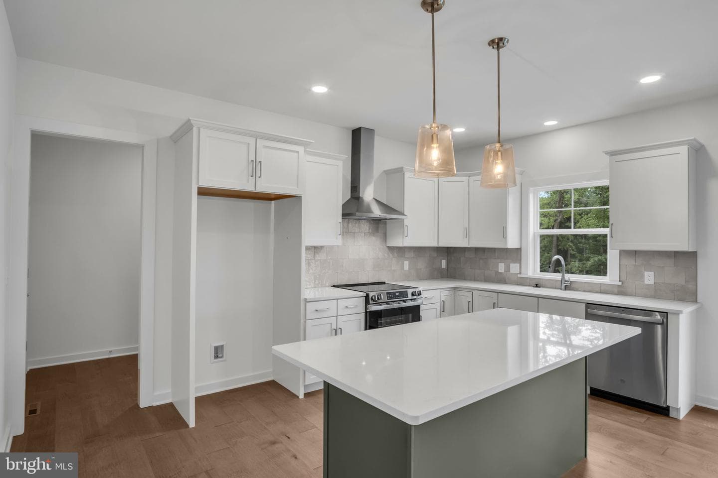 221 Rockville Blvd photo 3
