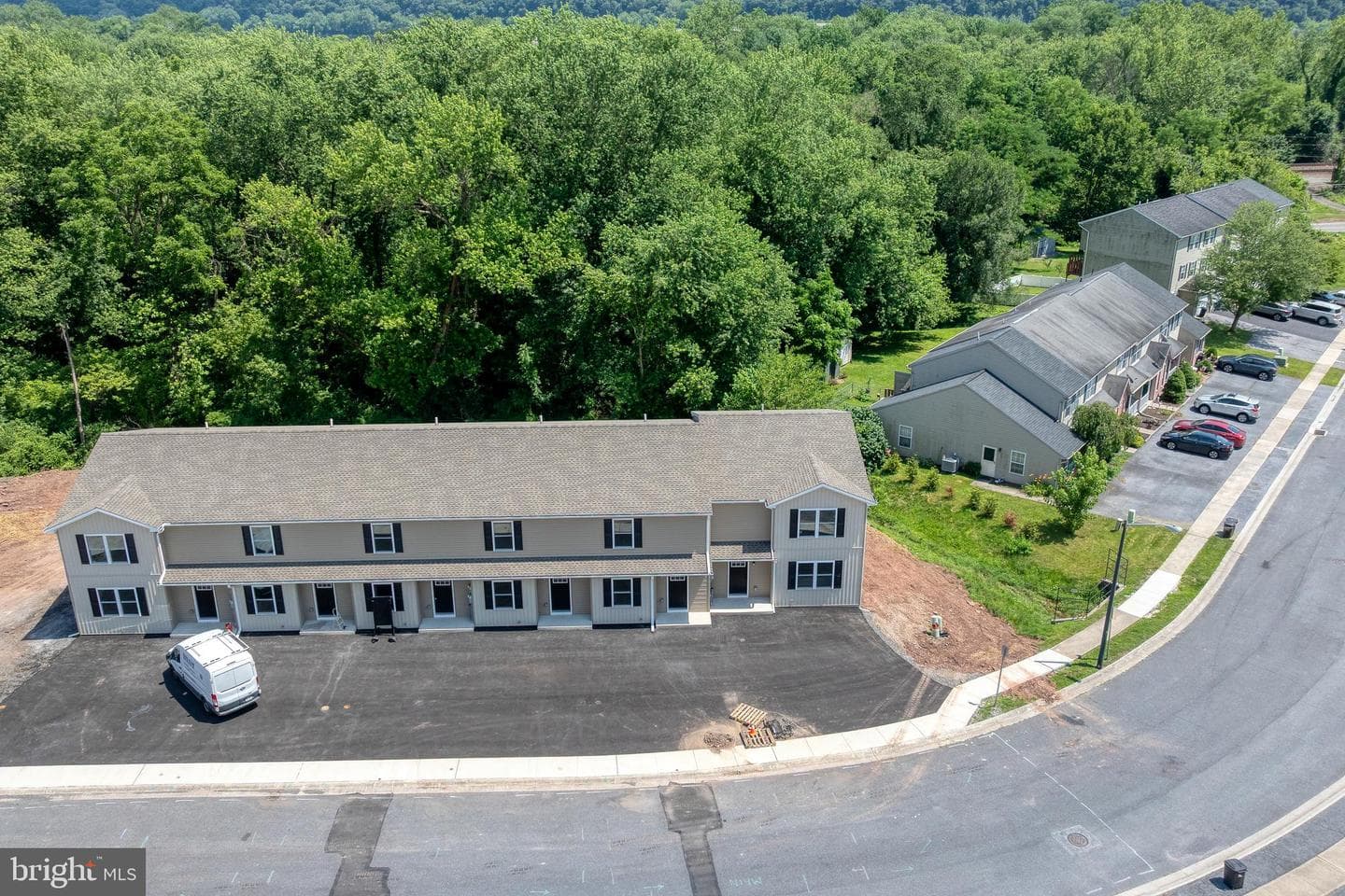52 Petersburg Lane photo 36