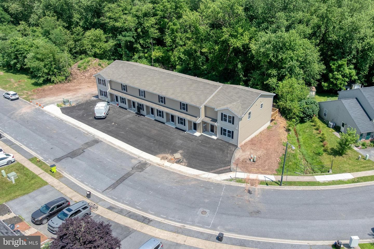 52 Petersburg Lane photo 38