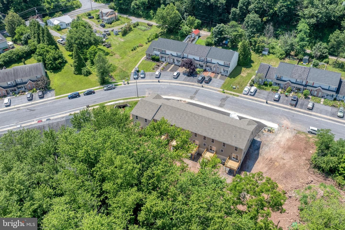 52 Petersburg Lane photo 39