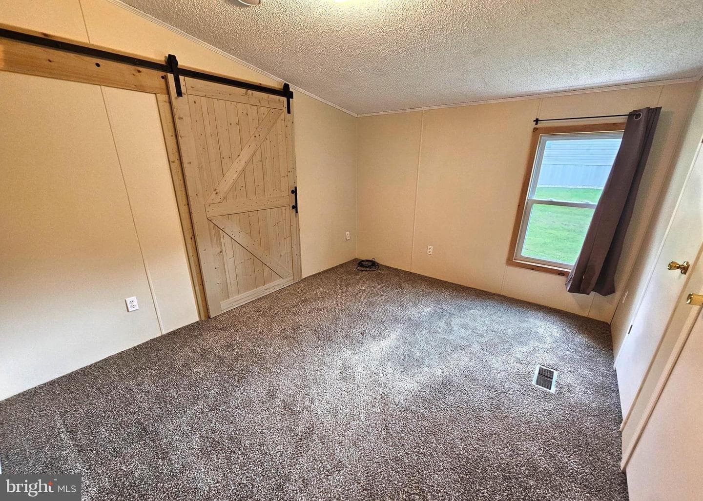 415 Meadow Lane photo 5