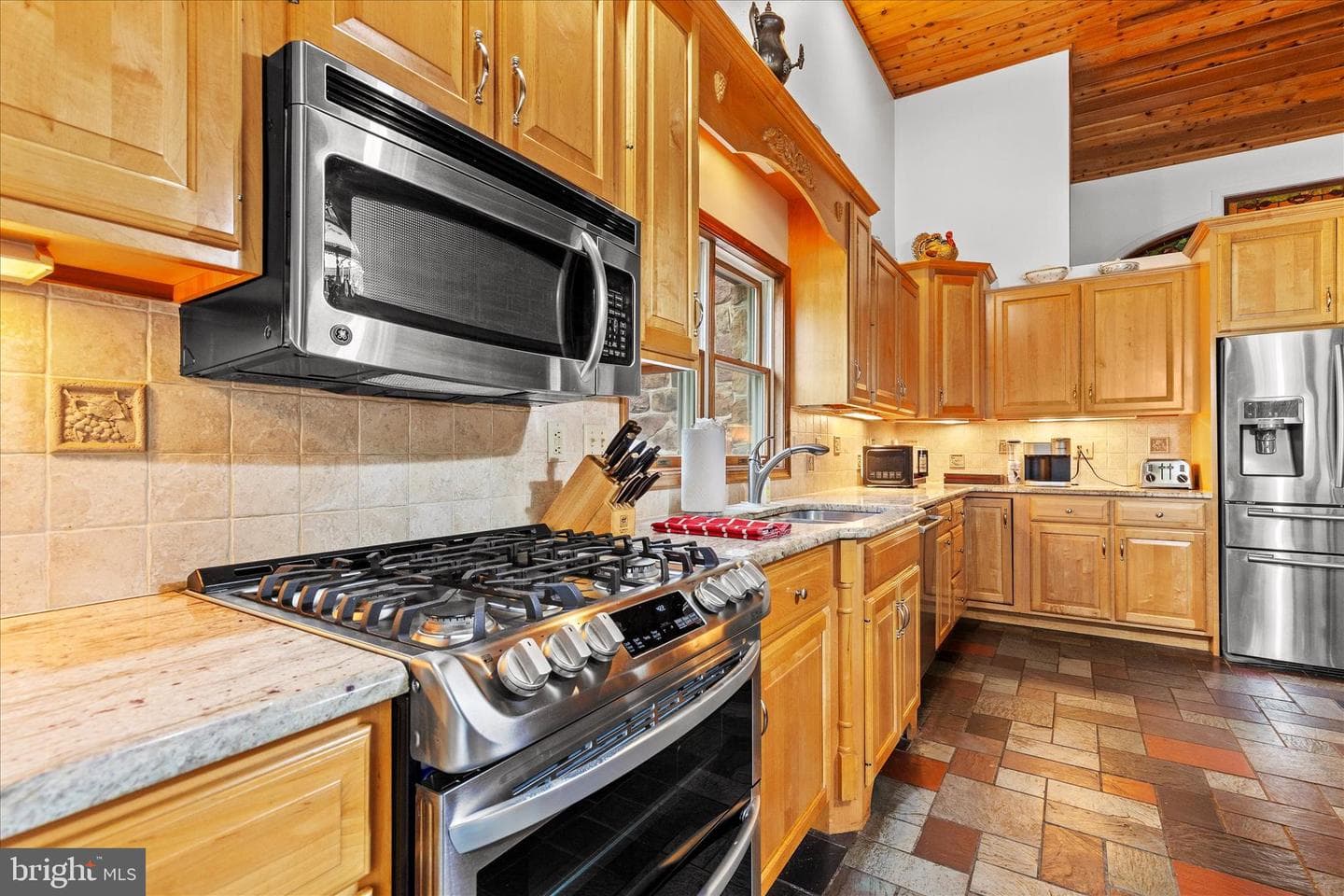 875 Valley Road photo 15