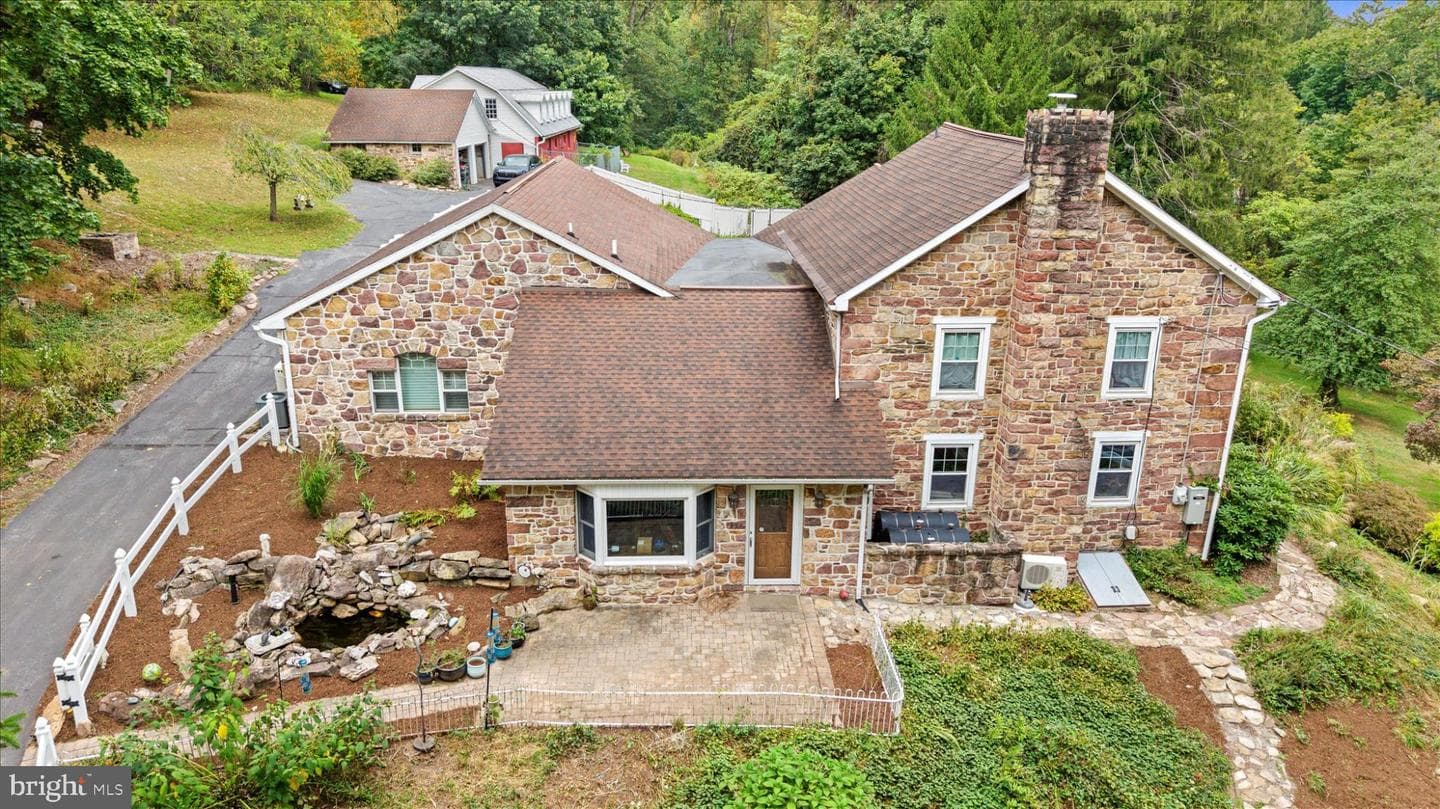 875 Valley Road photo 44