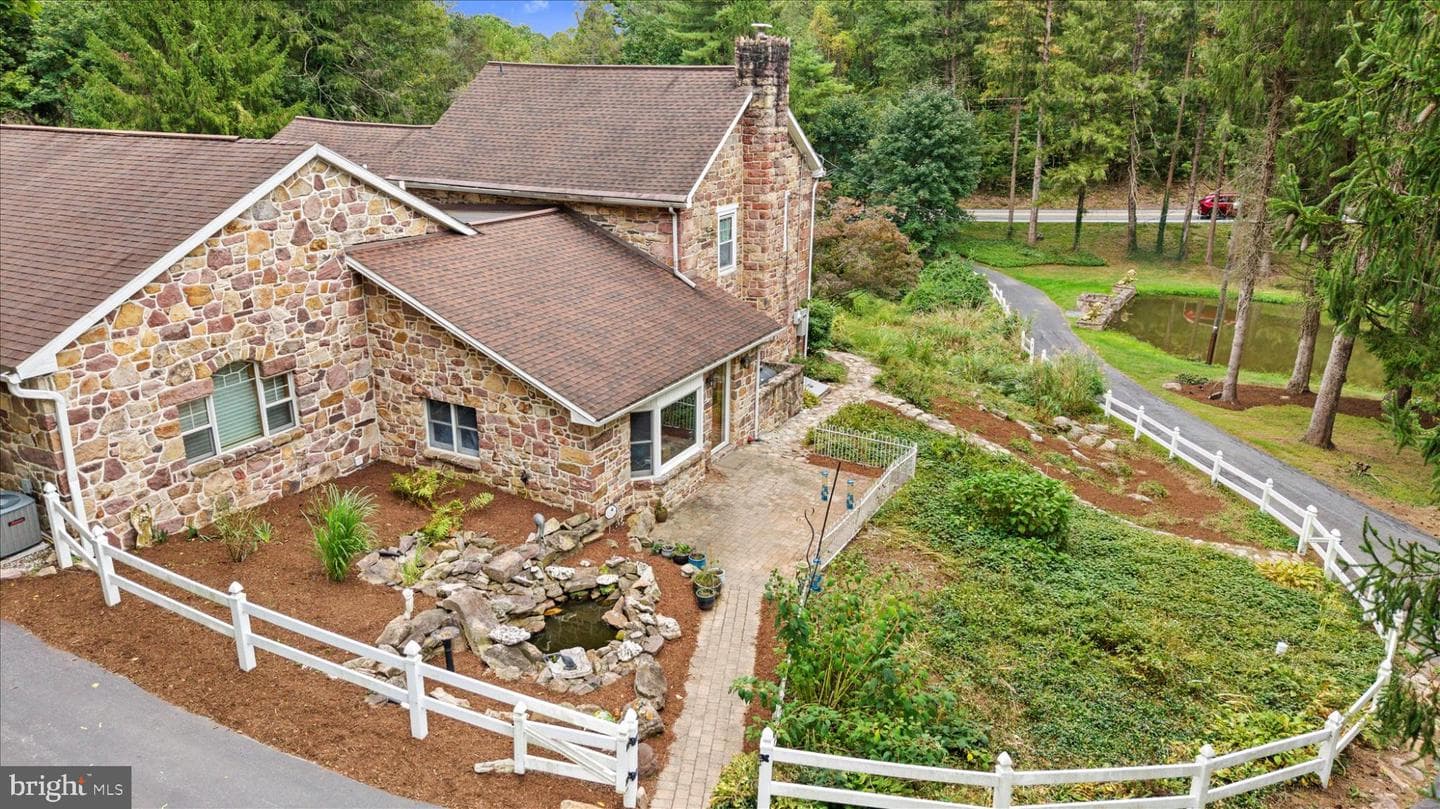 875 Valley Road photo 45