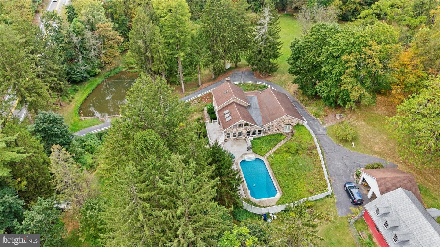 875 Valley Road photo 49