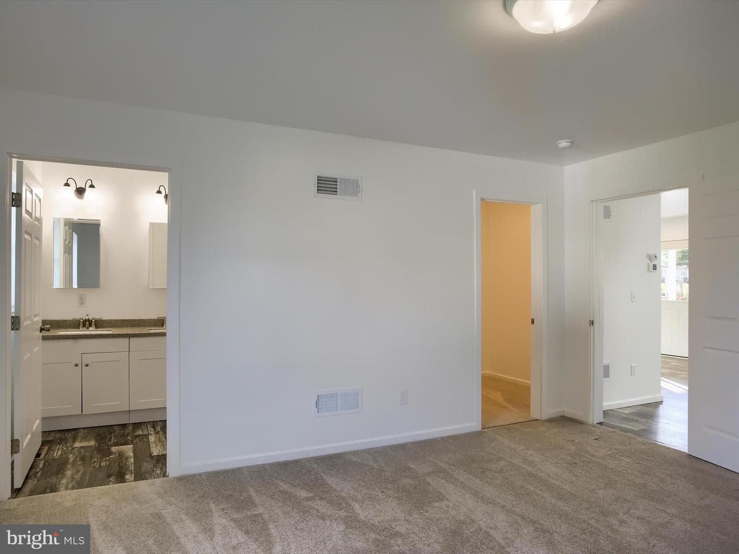 211 N Market Street photo 16
