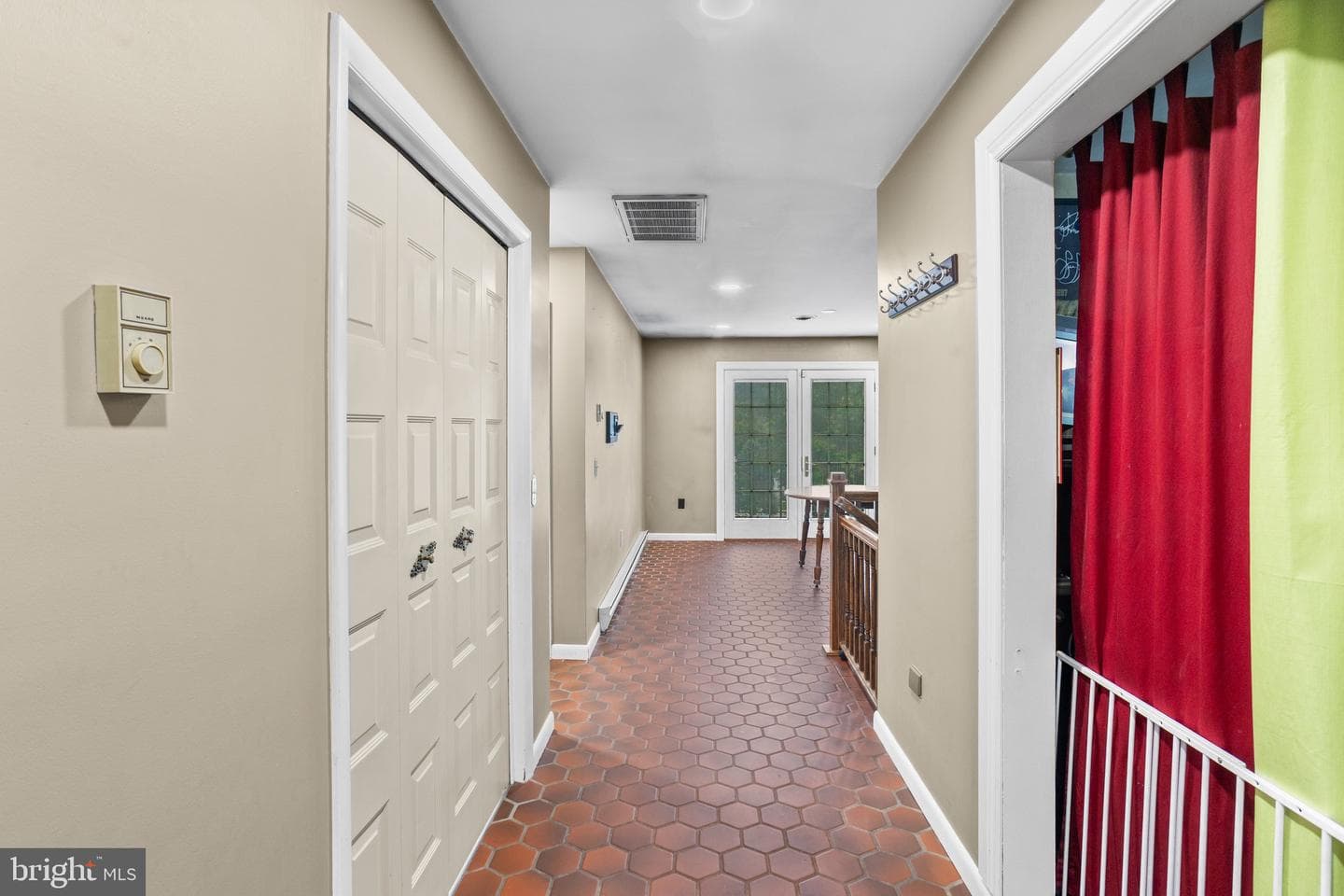 1010 N Lincoln Street photo 17